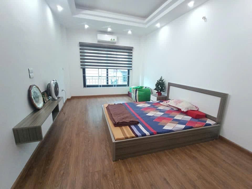 Ngay và luôn- Nhà trung tâm Thạch Bàn L. Biên diện tích 41,6m2  7 tầng giá hữu hảo. - Ảnh chính